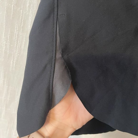 Under Armour Open Back Athletic Top (L) - Picture 5 of 7